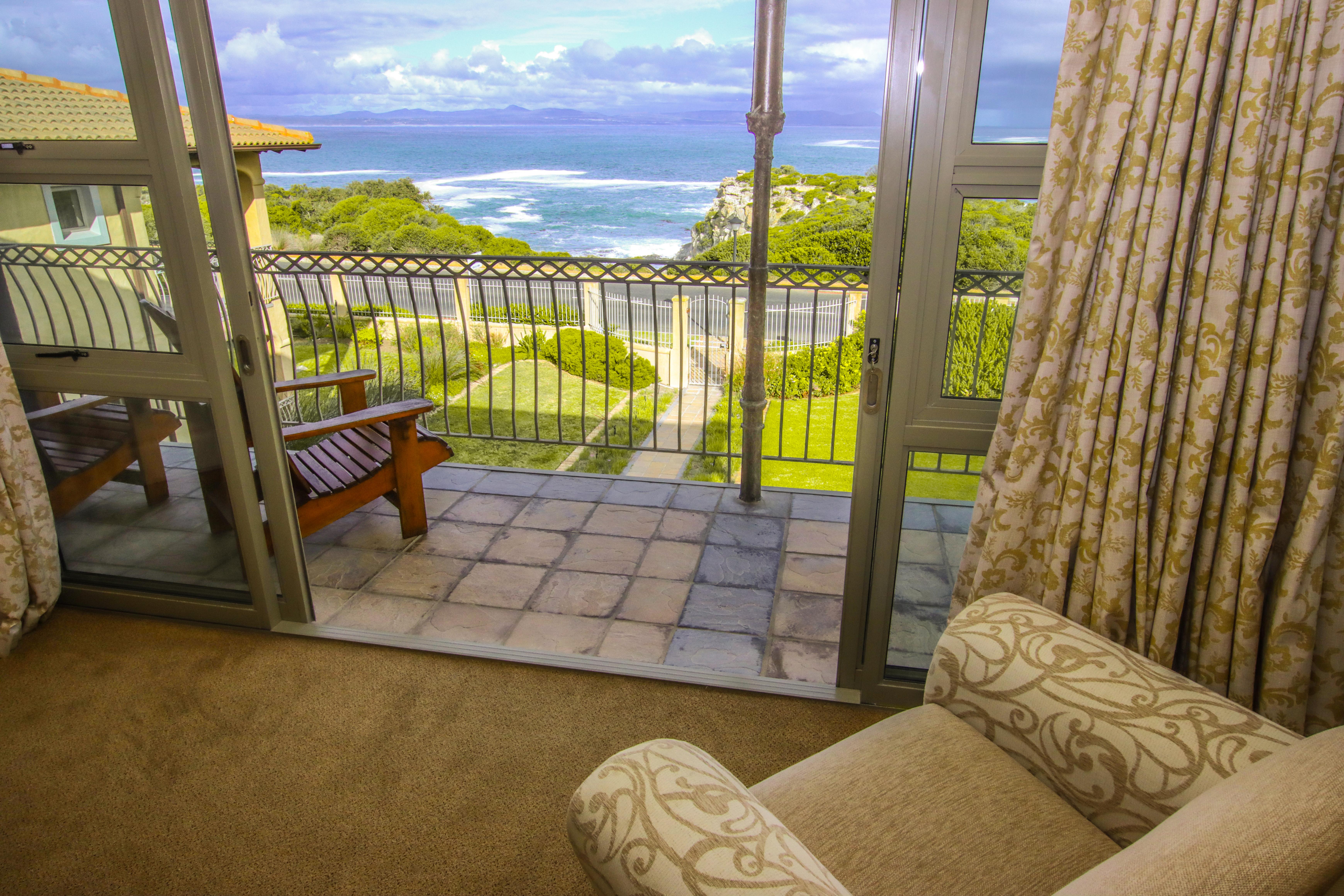 On The Cliff Guest House Херманус Экстерьер фото