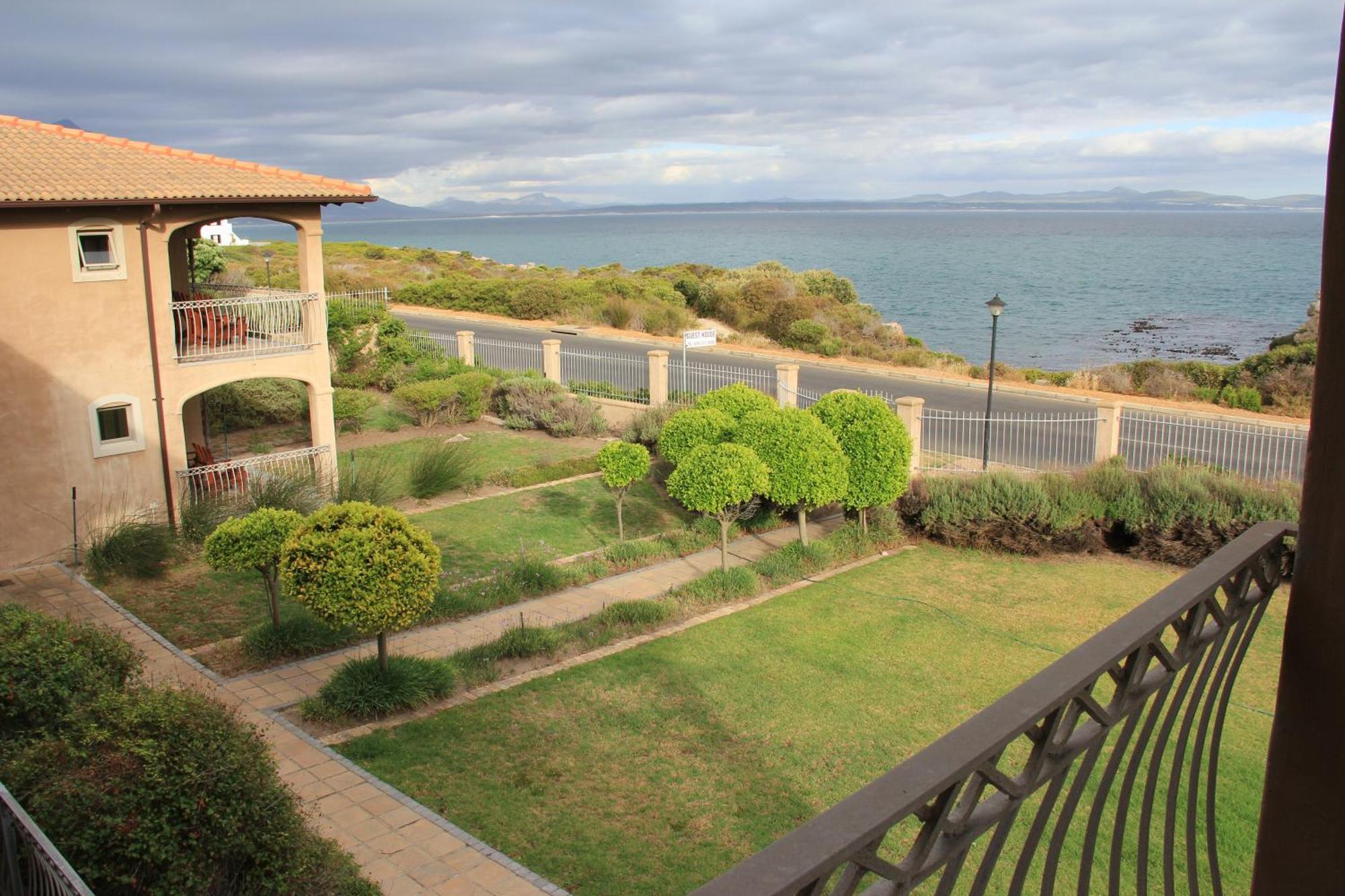 On The Cliff Guest House Херманус Экстерьер фото