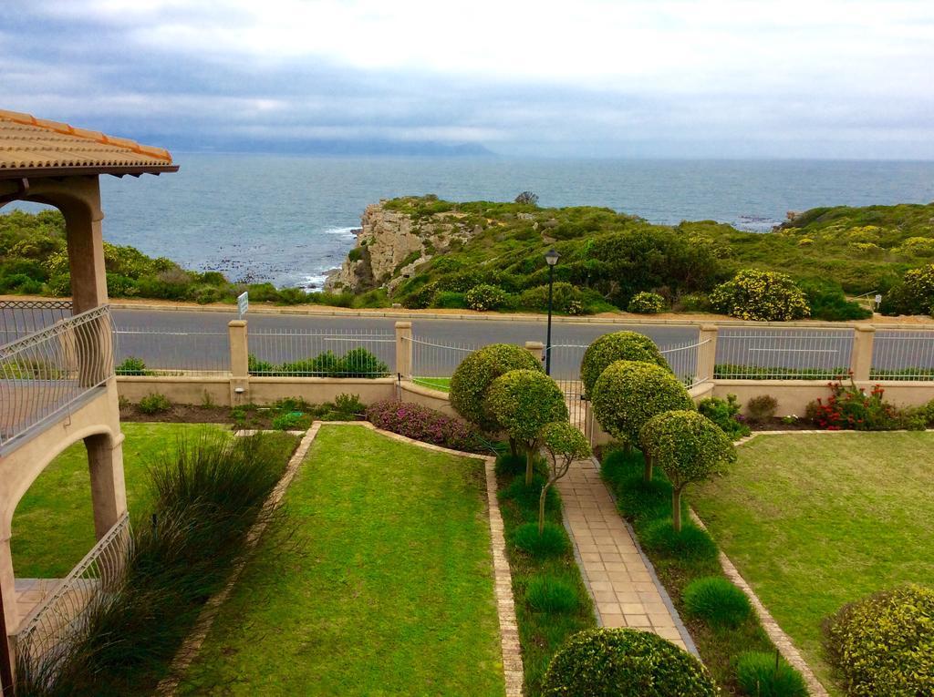 On The Cliff Guest House Херманус Экстерьер фото